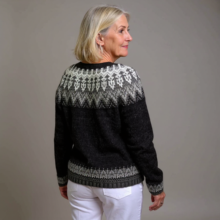 Nevaeh | Vintage Isländsk Kofta